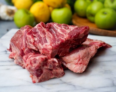 Свинина на кости охлаждённая 1 кг - купить в Кусеево